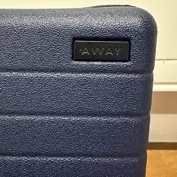 AWAY | United Business Class On-Board Amenity Kit - Picture 2 of 4